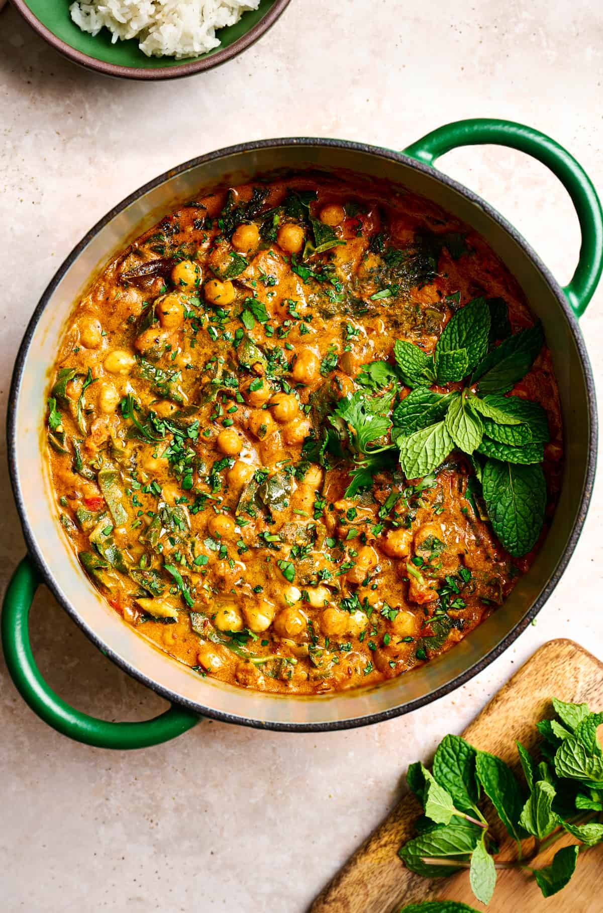 Customizable Chickpea Curry: Fresh Flavors & Veggie Swaps